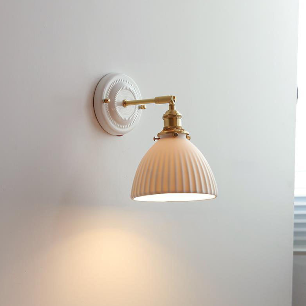 Moderne handgefertigte Keramik-Wandlampe – Japanischer Messing-Wandstrahler