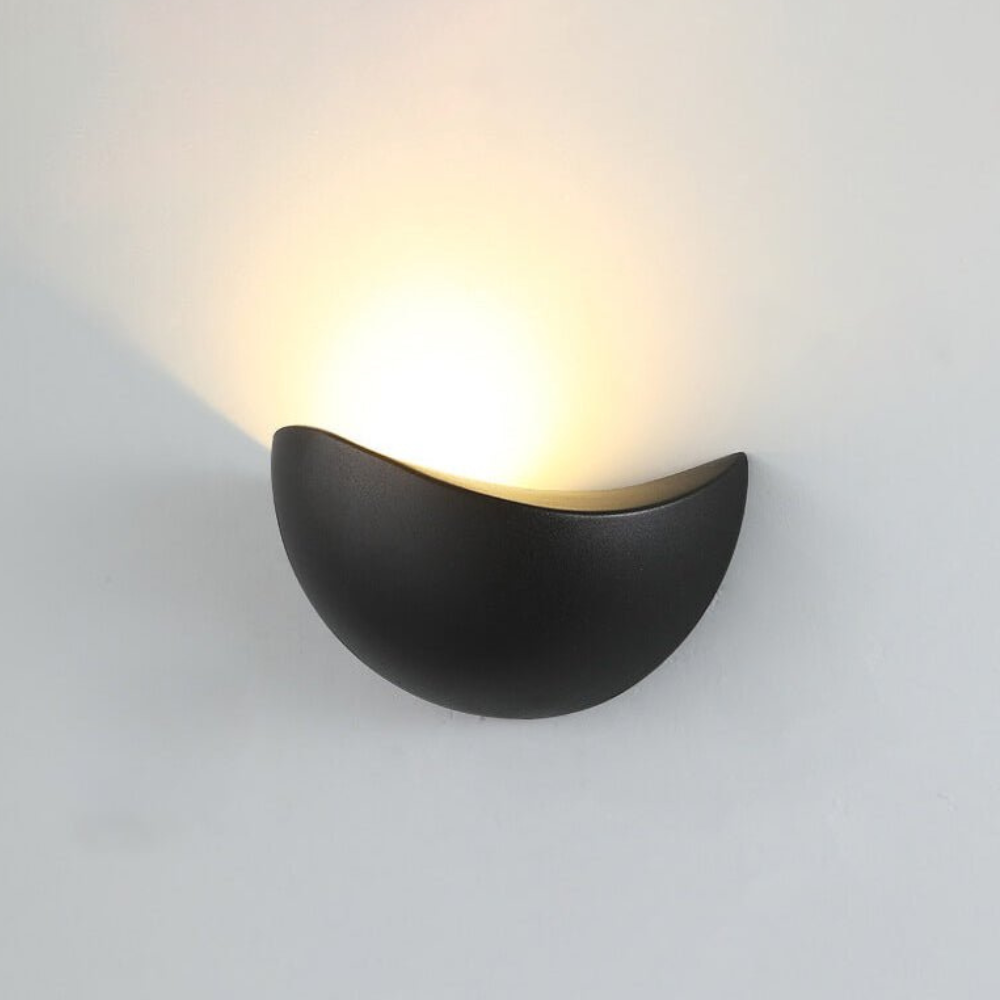 Minimalistische Innen- und Außen-Wandlampe in Halbmondform – Moderne halbkreisförmige Beleuchtung mit zwei Lichtquellen