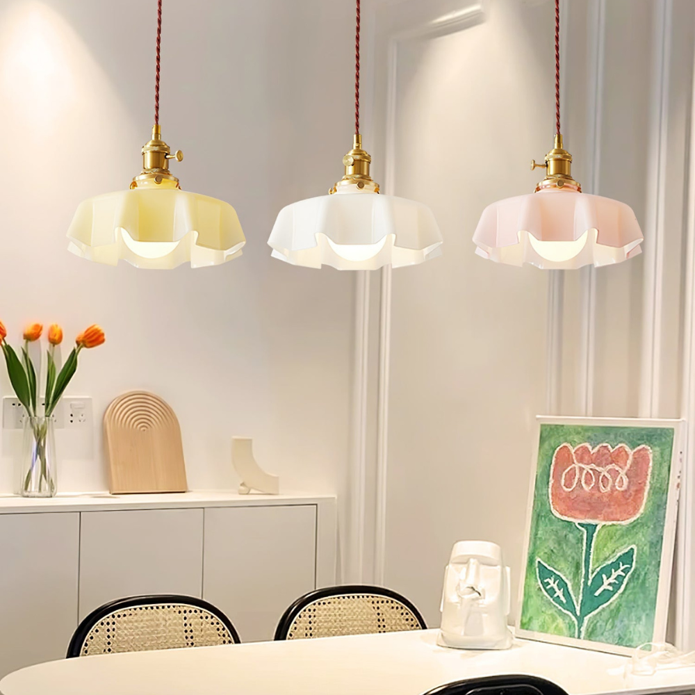 Scalloped Glass Pendant Light with Ruffled Shade - Vintage Floral Style