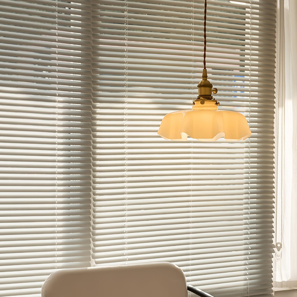 Scalloped Glass Pendant Light with Ruffled Shade - Vintage Floral Style