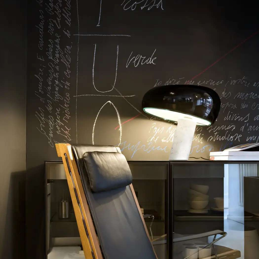Architektonische Marmor-Basis-Akzentlampe – Minimalistische glänzende Steinsäulenleuchte