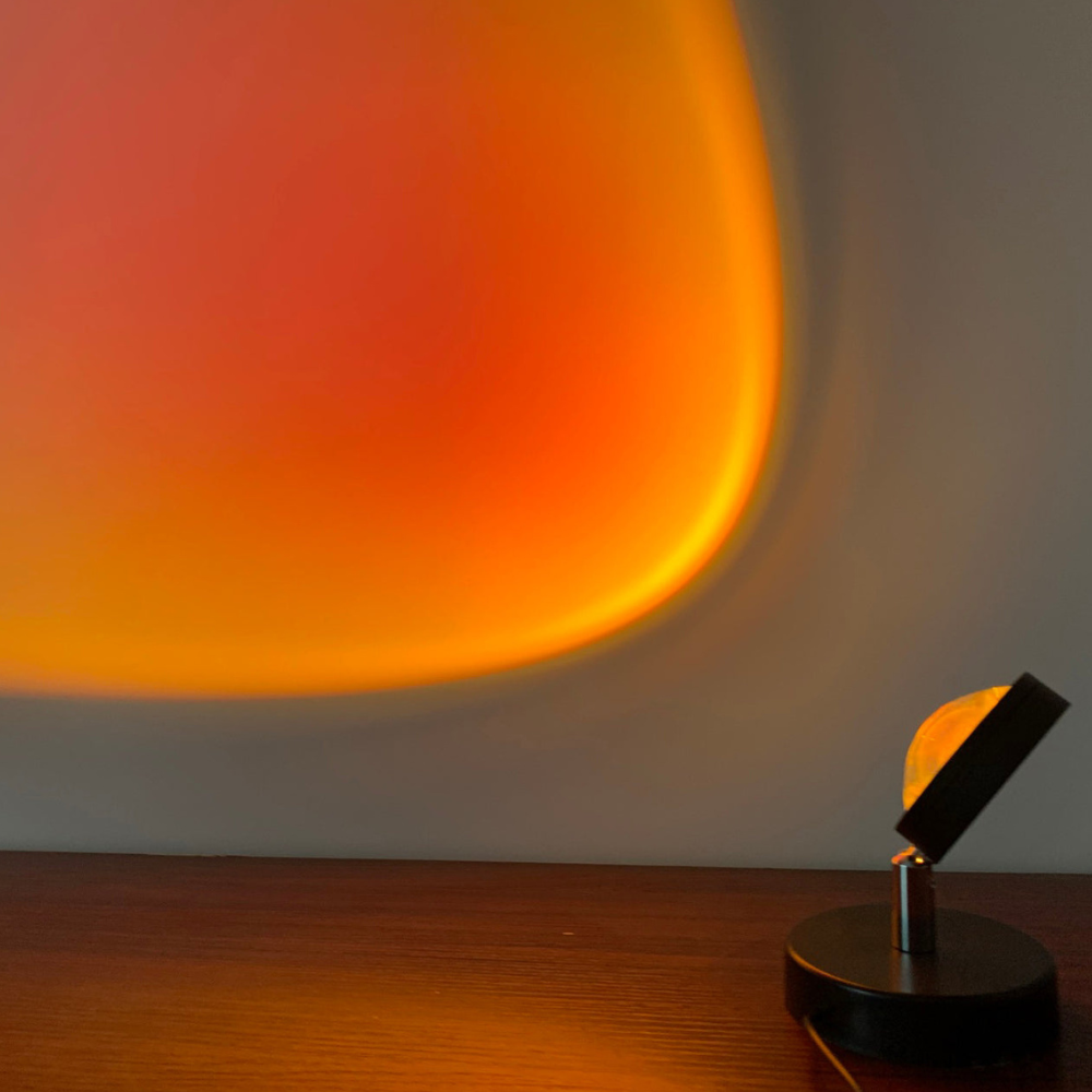 Moderne Sonnenuntergang-Projektorlampe – Architektonisches Halo-Stimmungslicht für Fotografie