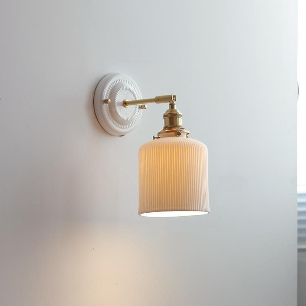 Moderne handgefertigte Keramik-Wandlampe – Japanischer Messing-Wandstrahler