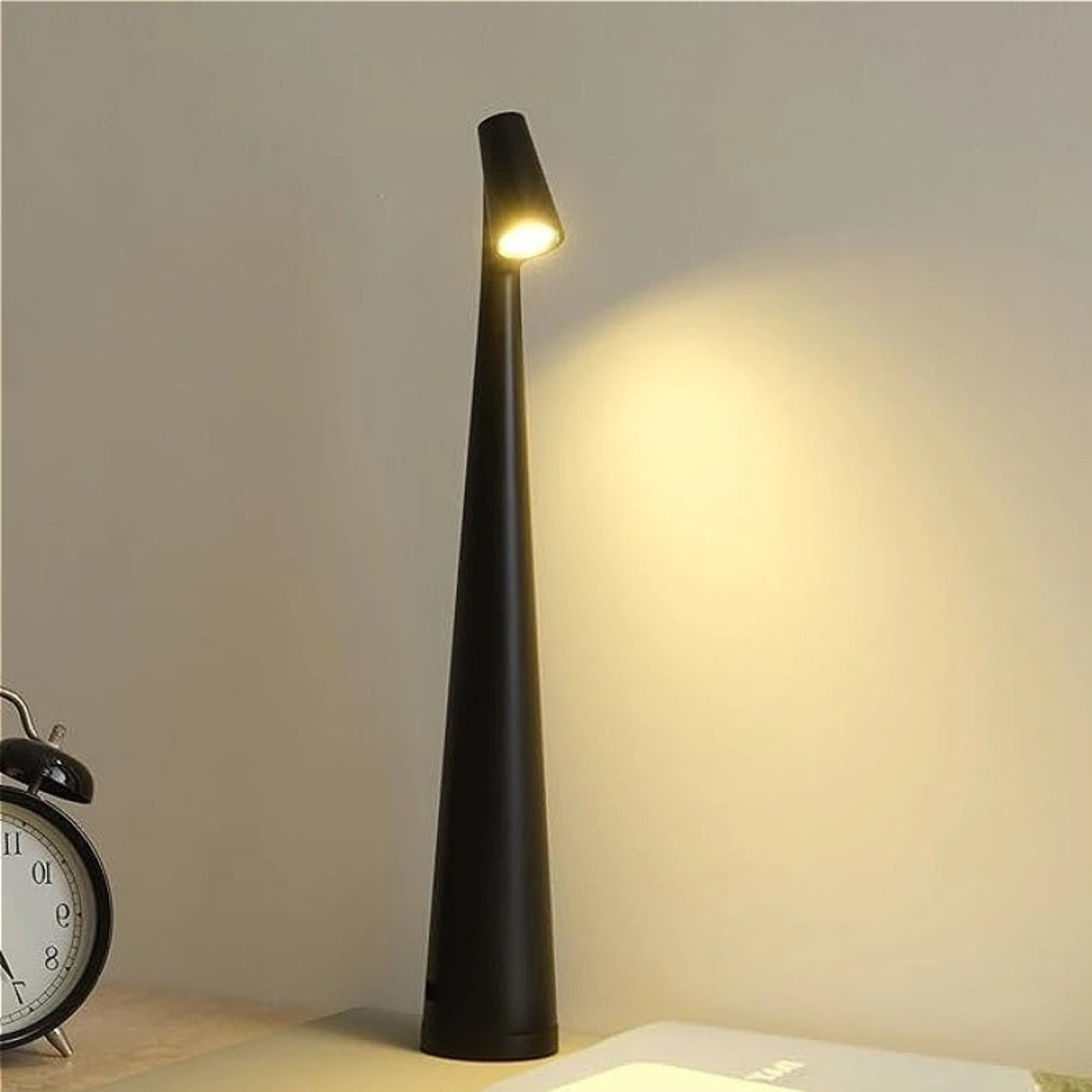 Lampe de table cône nordique minimaliste moderne - Veilleuse de bureau LED effilée