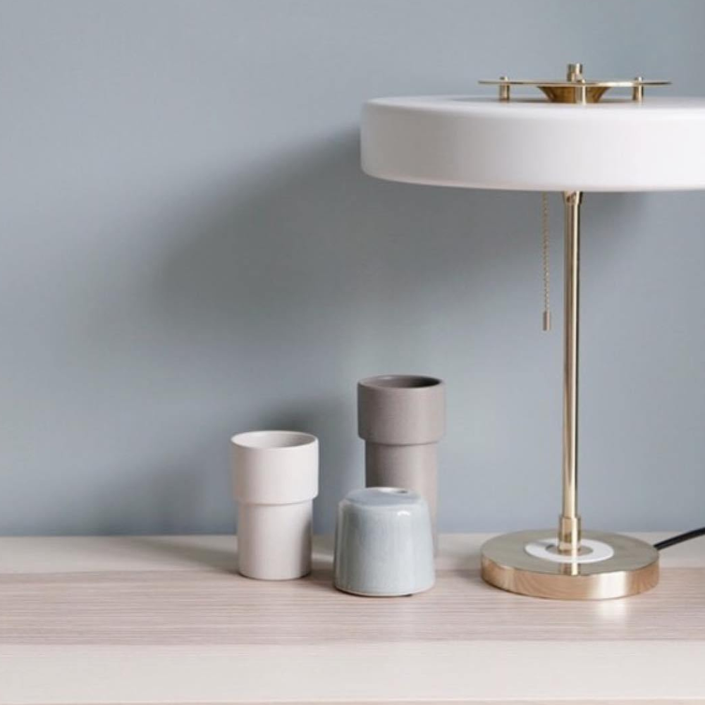 Tischlampe aus gesponnenem Metall mit Zugkette und Acryl-Diffusor – Industrial