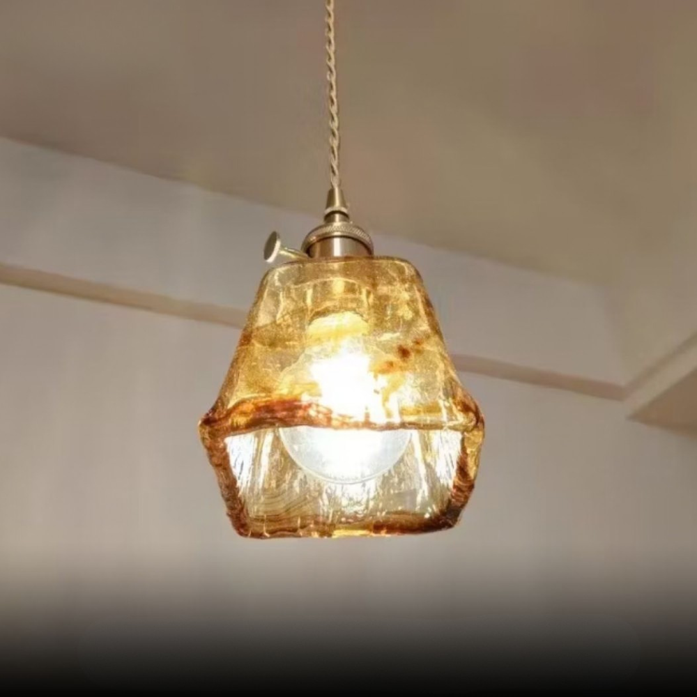 Pendelleuchte aus gehämmertem Glas mit welliger Struktur – Vintage-Messing-Stil