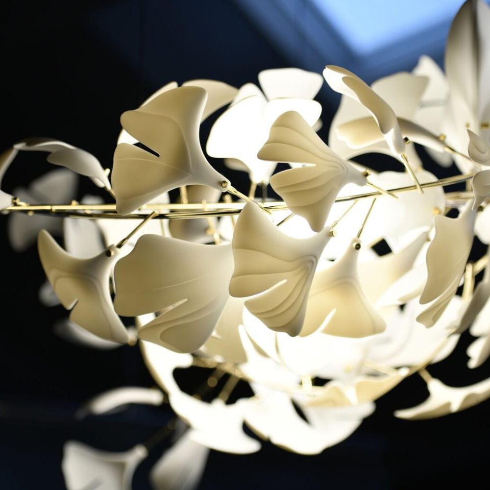 Sputnik-Kronleuchter mit Keramik-Ginkgoblättern – Moderner Art Deco