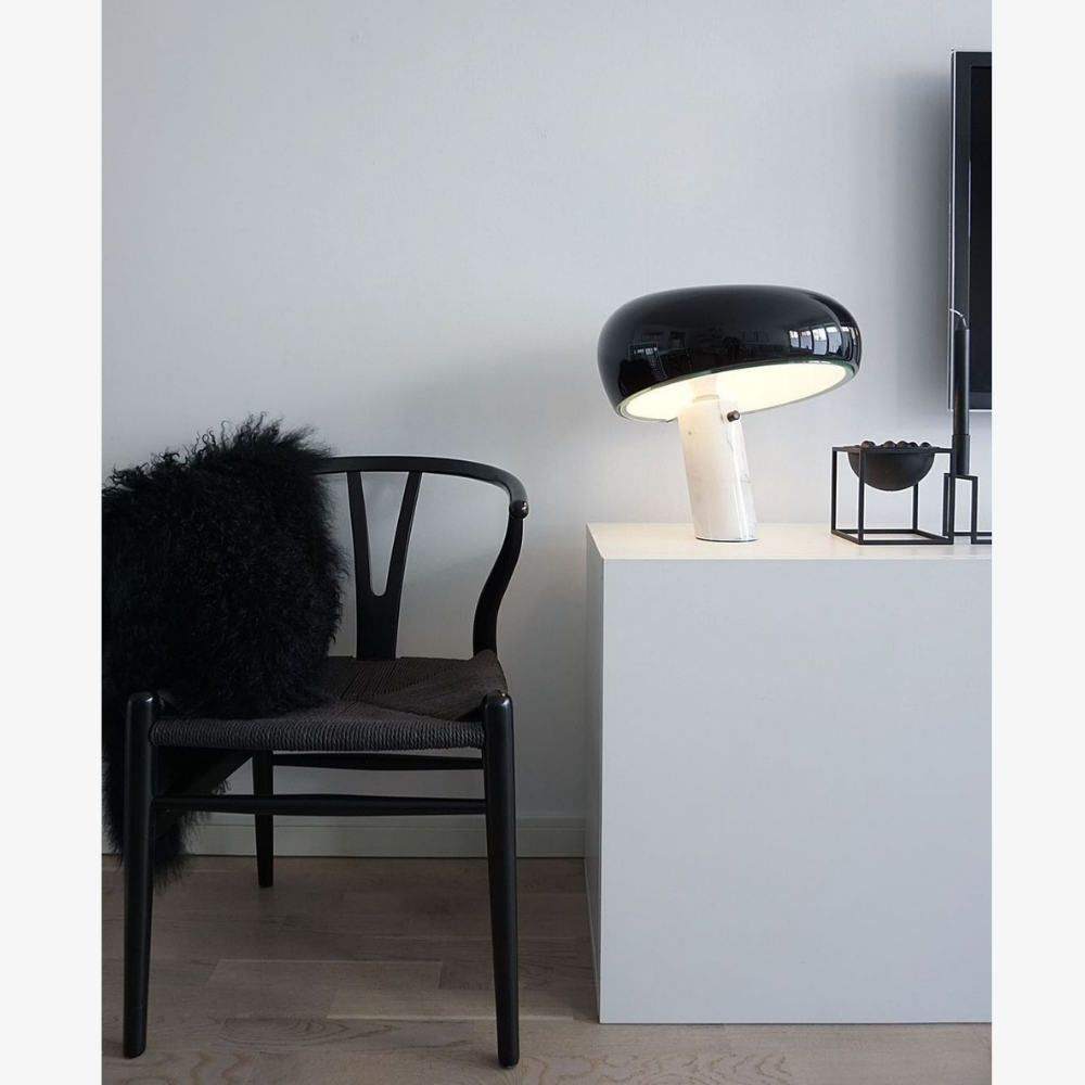 Architektonische Marmor-Basis-Akzentlampe – Minimalistische glänzende Steinsäulenleuchte