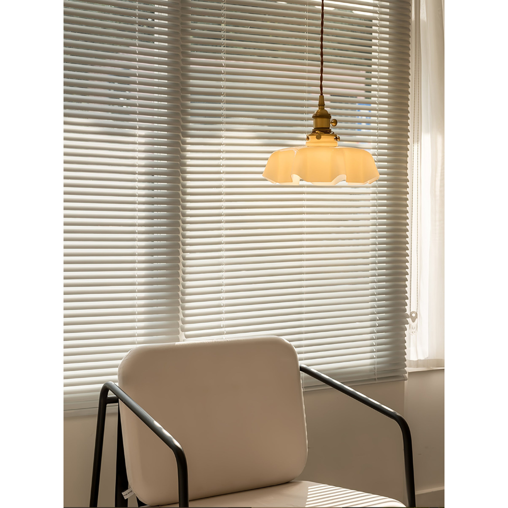 Scalloped Glass Pendant Light with Ruffled Shade - Vintage Floral Style