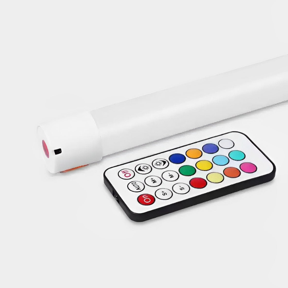 LED-Bodenleuchten mit zylindrischem Stabprofil und Type-C-Akkuaufladung