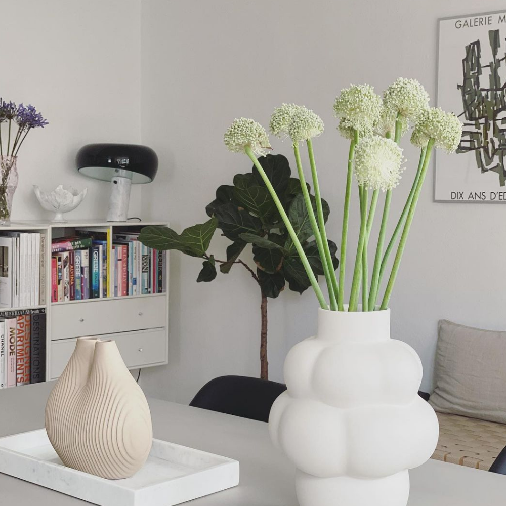 Architektonische Marmor-Basis-Akzentlampe – Minimalistische glänzende Steinsäulenleuchte