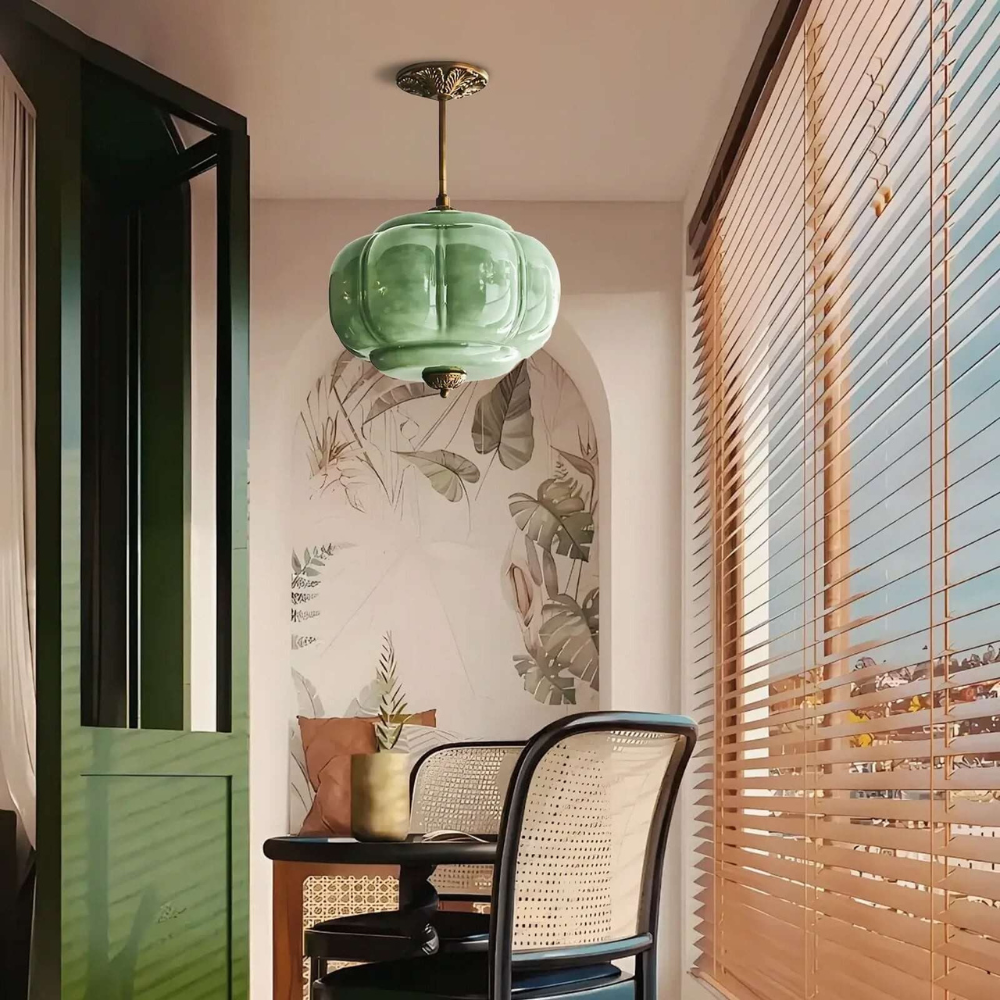 Gerippte Kürbis-Hängelampe mit kunstvollem Metallbesatz – Mid-Century-Design