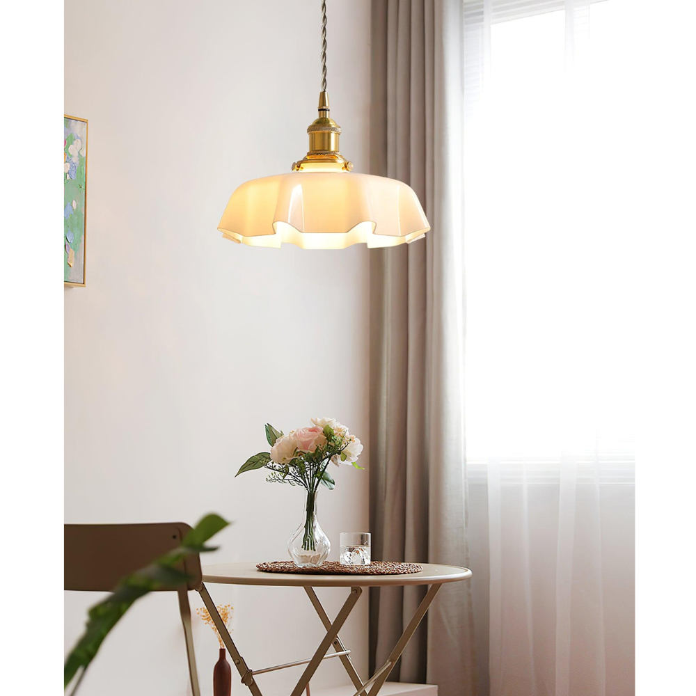 Scalloped Glass Pendant Light with Ruffled Shade - Vintage Floral Style