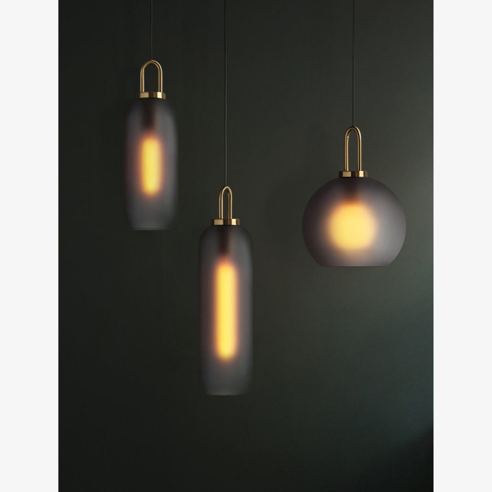 Globus- und Kapselglas-Hängeleuchte mit Messingbogen – Moderner Stil