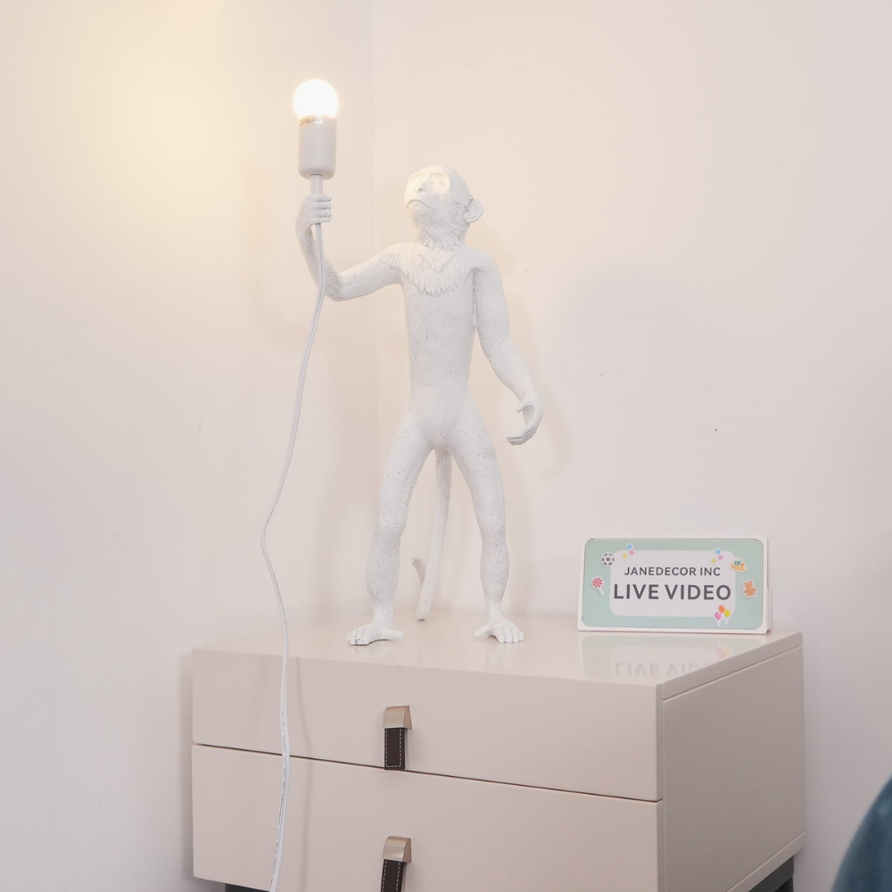 Verspielte Affen-Tischlampe – Skulpturale Tierkunst Schreibtischleuchte