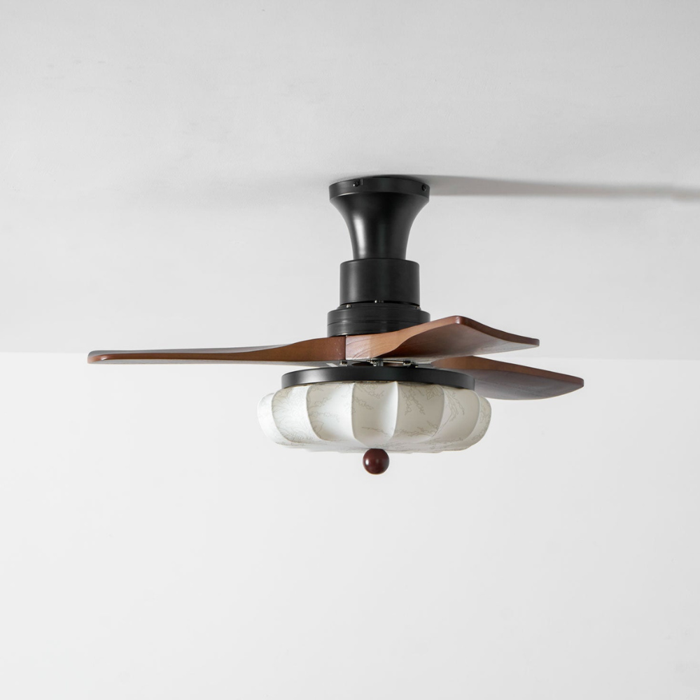 Deckenventilator mit Licht und handgefertigtem Lotus-Schirm aus Stoff – ruhiger moderner Stil
