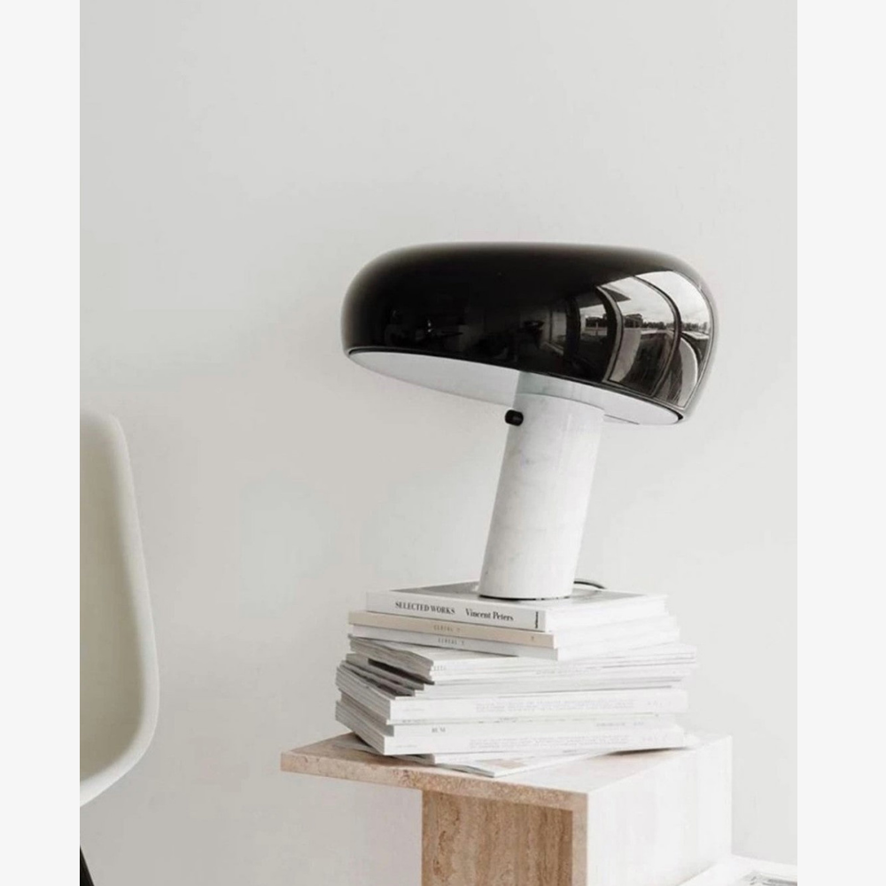 Architektonische Marmor-Basis-Akzentlampe – Minimalistische glänzende Steinsäulenleuchte