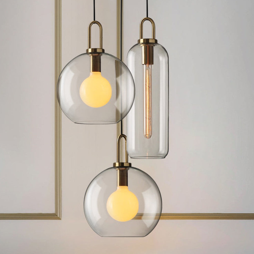 Globus- und Kapselglas-Hängeleuchte mit Messingbogen – Moderner Stil