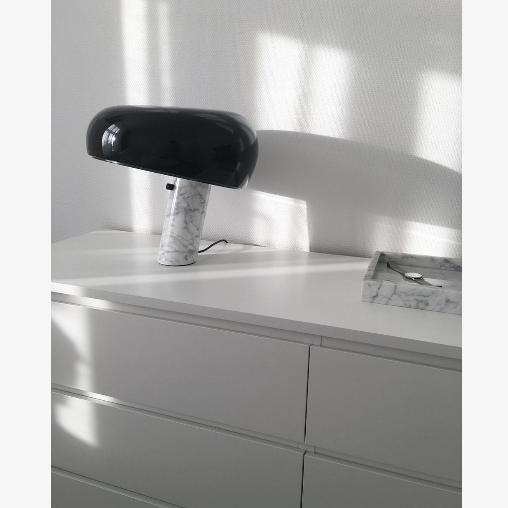 Architektonische Marmor-Basis-Akzentlampe – Minimalistische glänzende Steinsäulenleuchte