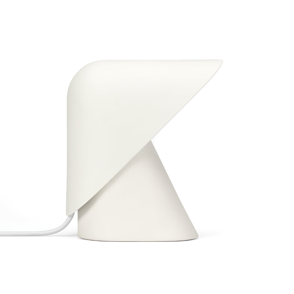 Metallschild-Tischlampe mit mattem Harzfuß – Nordische Schreibtischbeleuchtung