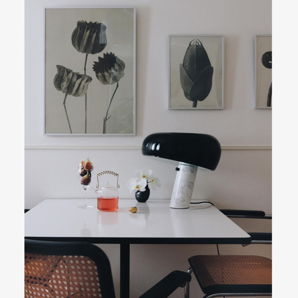 Architektonische Marmor-Basis-Akzentlampe – Minimalistische glänzende Steinsäulenleuchte