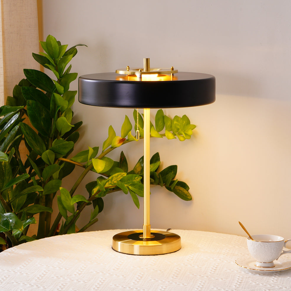 Tischlampe aus gesponnenem Metall mit Zugkette und Acryl-Diffusor – Industrial