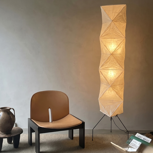 lampadaire LED avec abat-jour en papier de riz origami - style sculptural Japandi