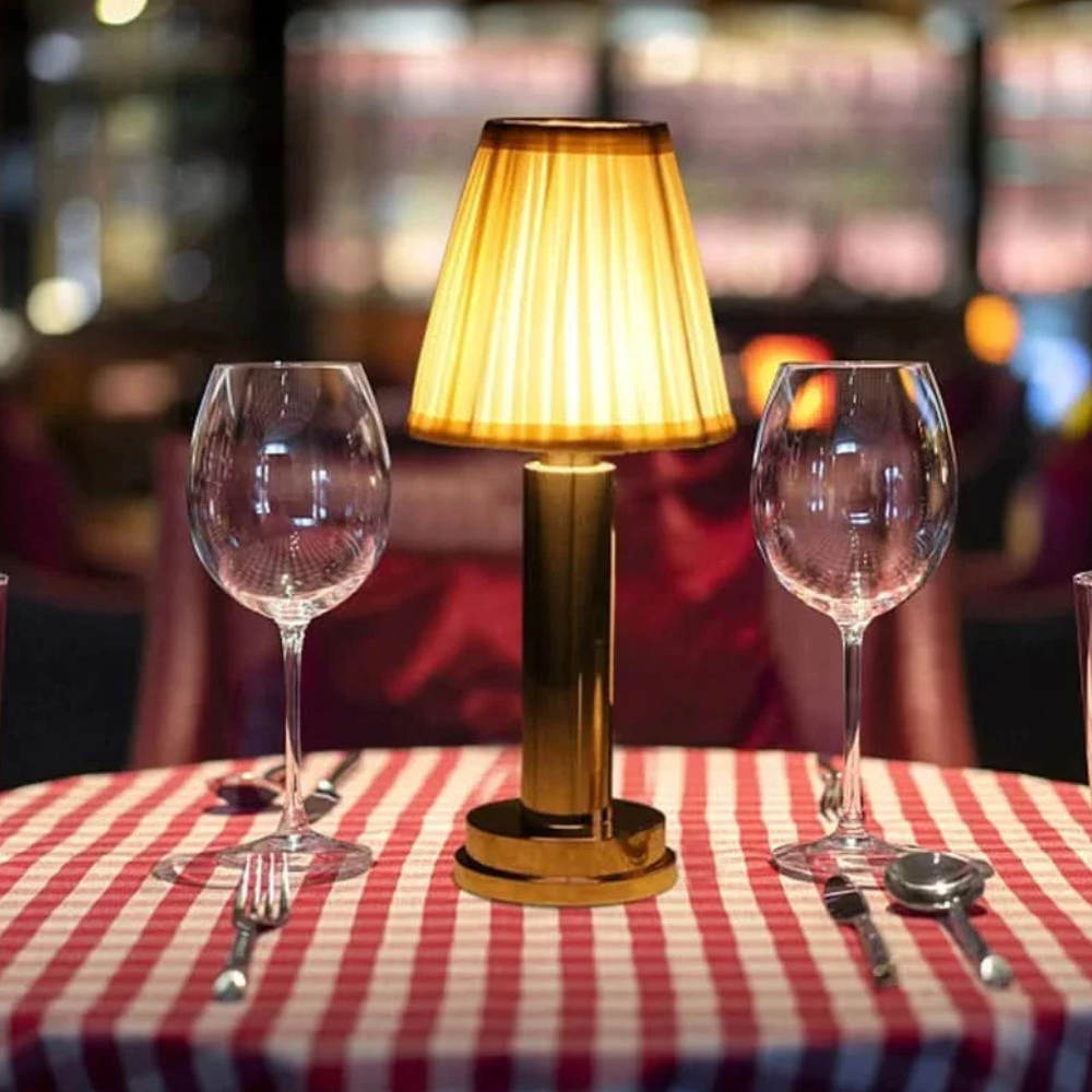Wiederaufladbare kabellose Tischlampe mit plissiertem Schirm – Tragbare Touch-Dimmleuchte