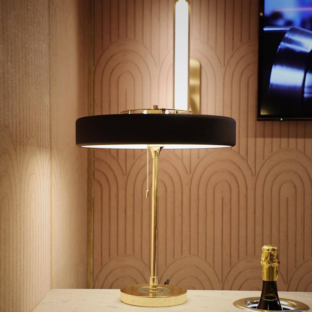 Tischlampe aus gesponnenem Metall mit Zugkette und Acryl-Diffusor – Industrial