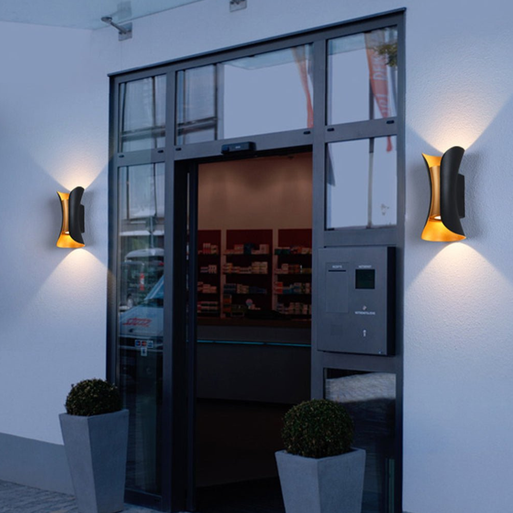 Veranda-Leuchte mit rostbeständigem Aluminium und kontrastierendem Innenraum – moderne Außenmontage