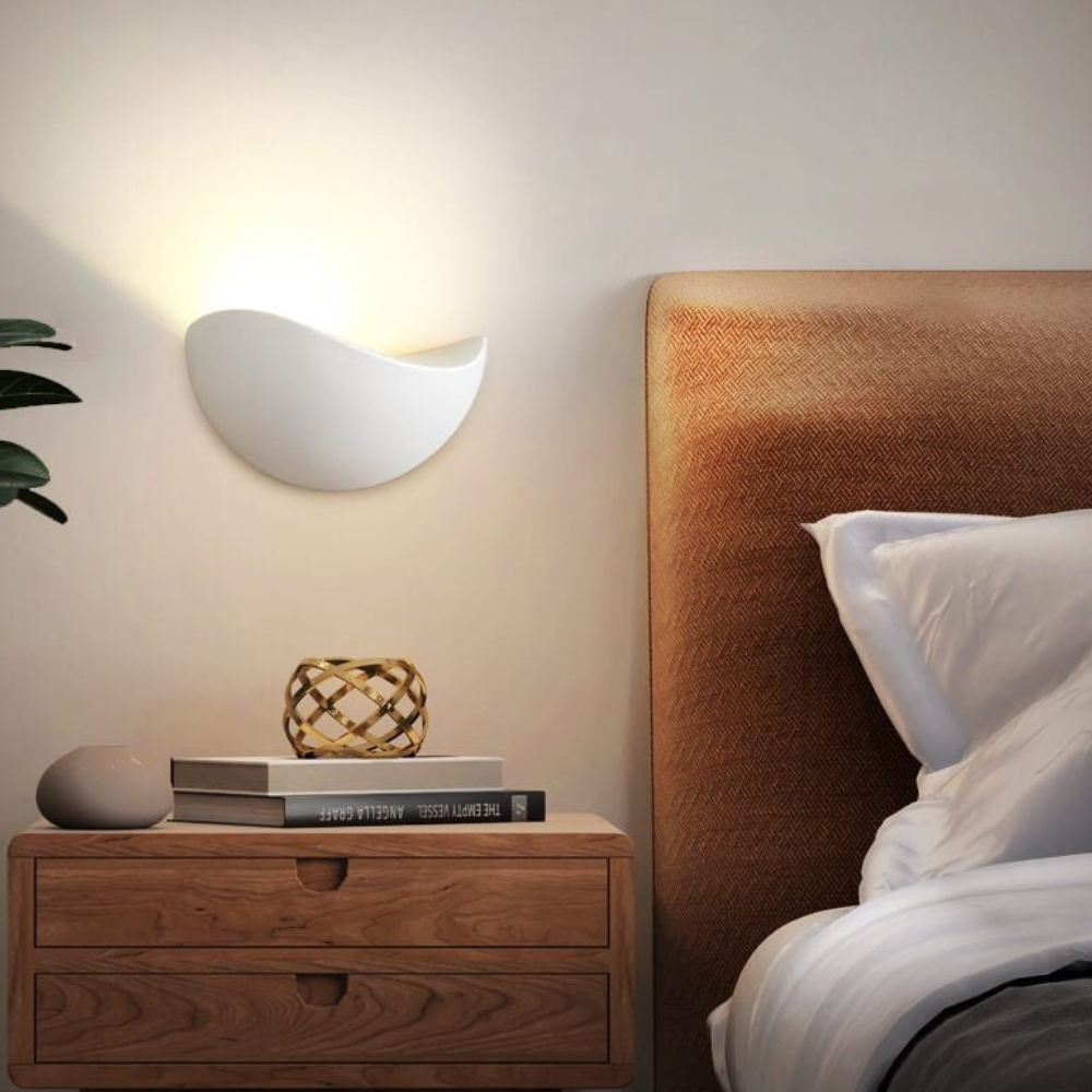 Minimalistische Innen- und Außen-Wandlampe in Halbmondform – Moderne halbkreisförmige Beleuchtung mit zwei Lichtquellen