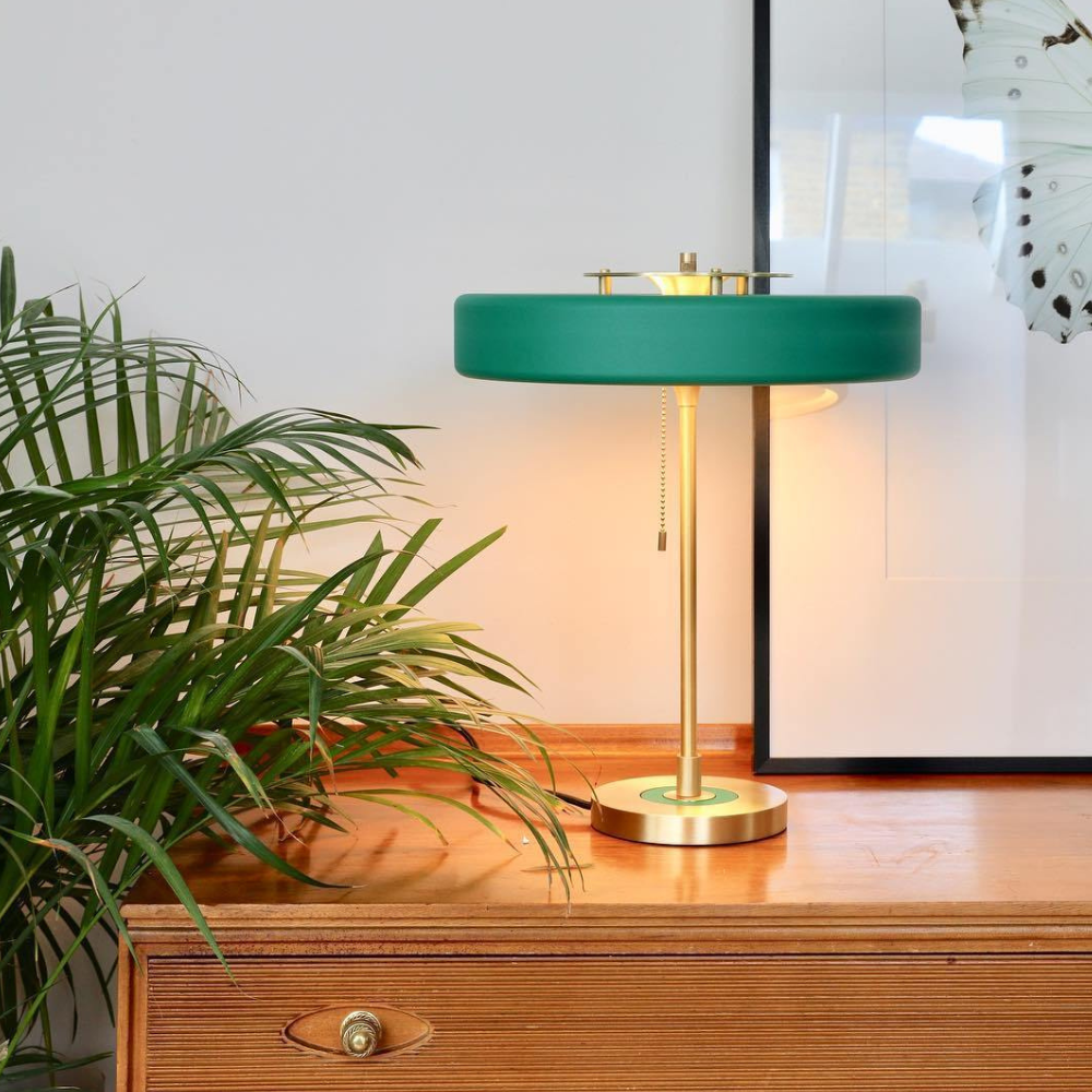 Tischlampe aus gesponnenem Metall mit Zugkette und Acryl-Diffusor – Industrial