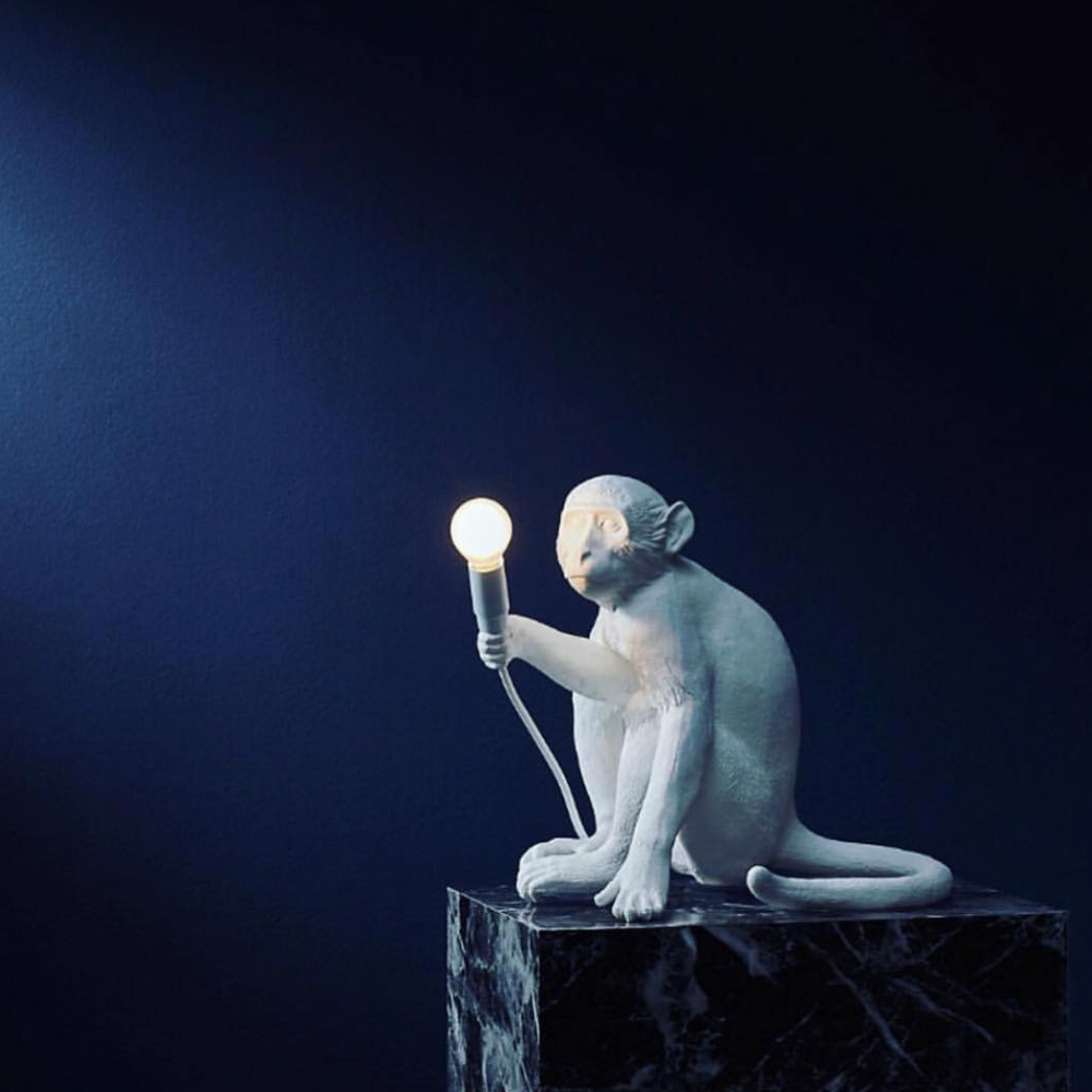 Verspielte Affen-Tischlampe – Skulpturale Tierkunst Schreibtischleuchte