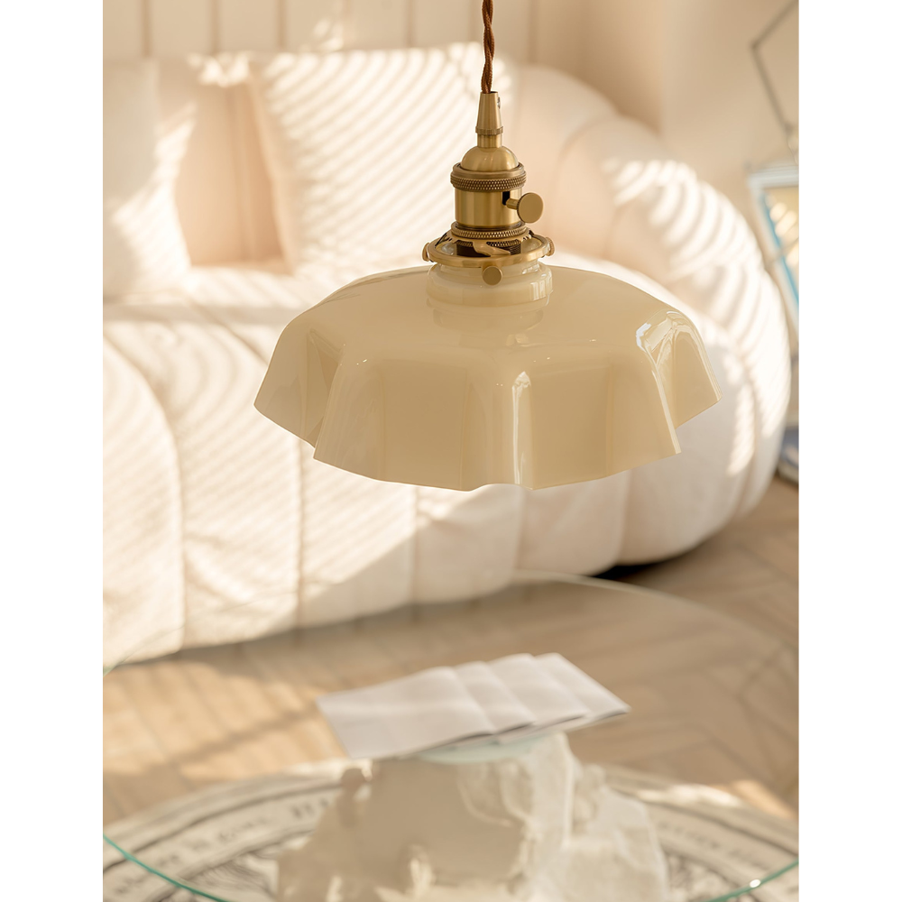 Scalloped Glass Pendant Light with Ruffled Shade - Vintage Floral Style