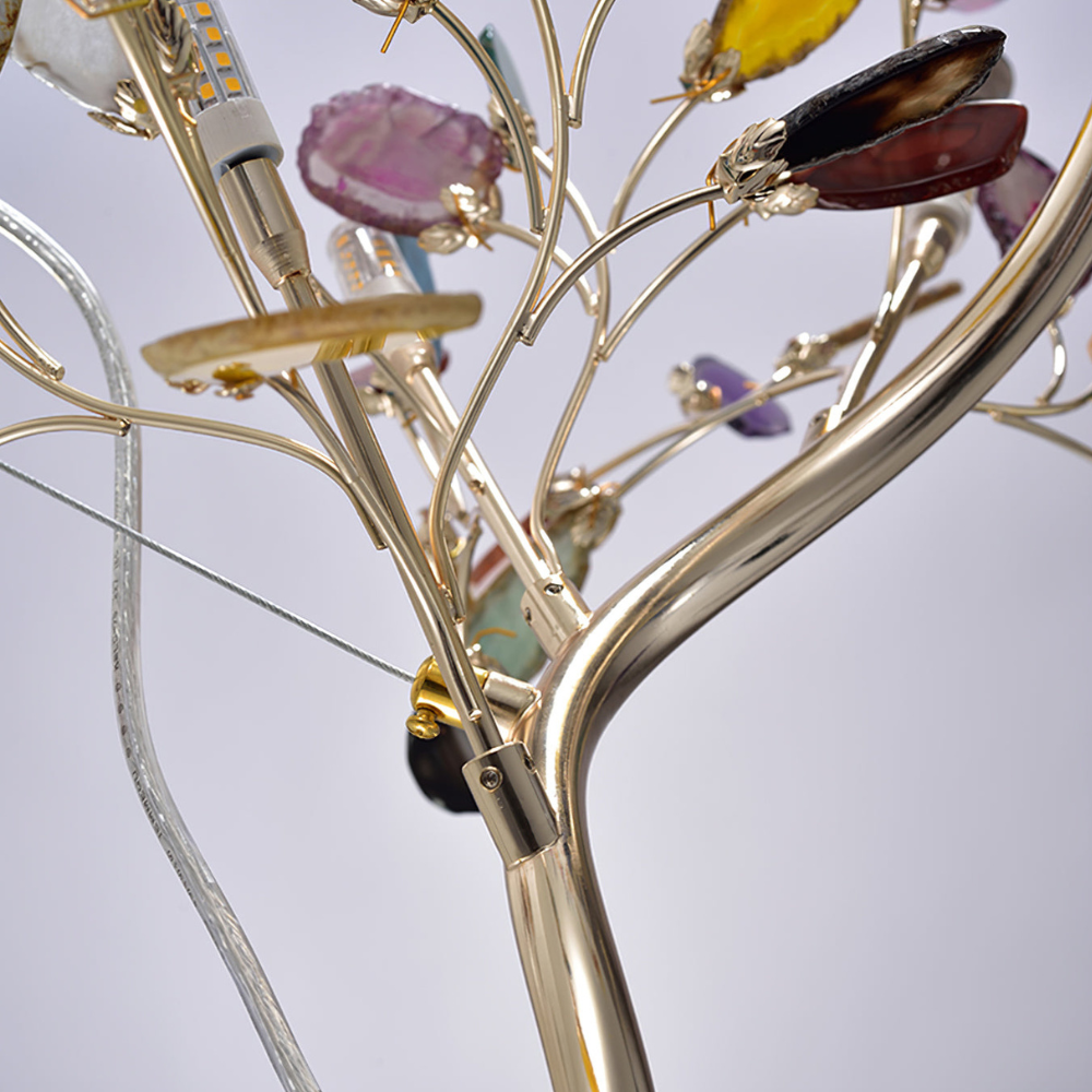 Stehlampe mit natürlichen Achatstein-Blättern und Metallgestell in Astform