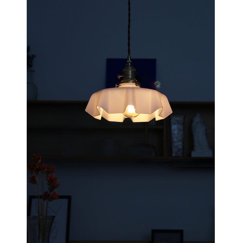 Scalloped Glass Pendant Light with Ruffled Shade - Vintage Floral Style