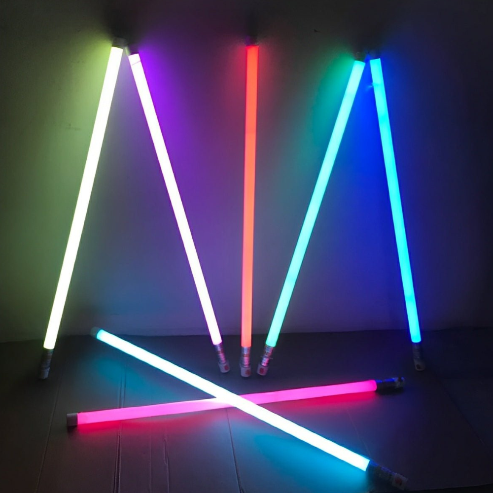 LED-Bodenleuchten mit zylindrischem Stabprofil und Type-C-Akkuaufladung