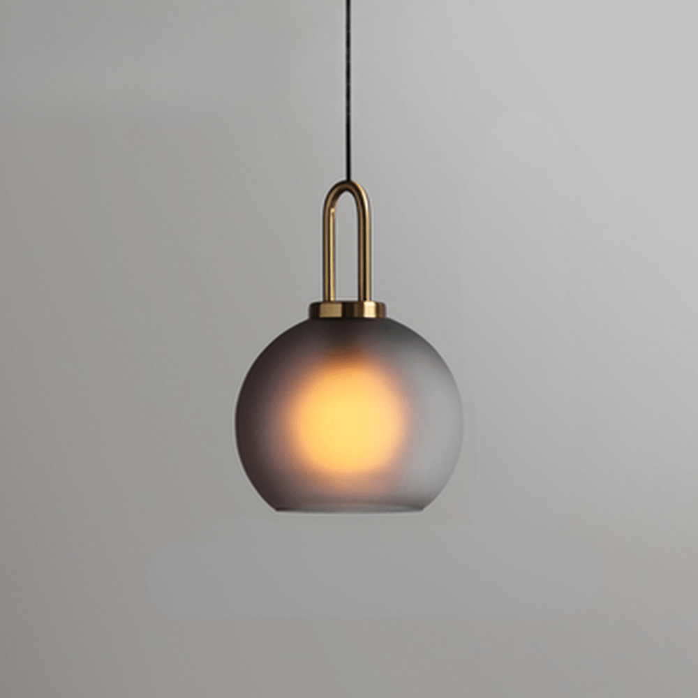 Globus- und Kapselglas-Hängeleuchte mit Messingbogen – Moderner Stil