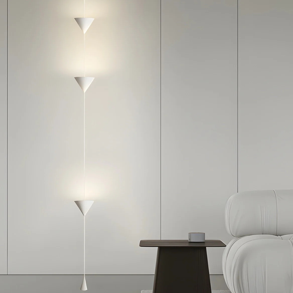 Lampadaire réglable avec câble du sol au plafond et cônes géométriques - Hautement moderne