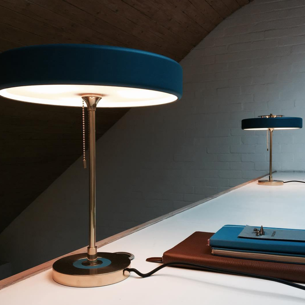 Tischlampe aus gesponnenem Metall mit Zugkette und Acryl-Diffusor – Industrial