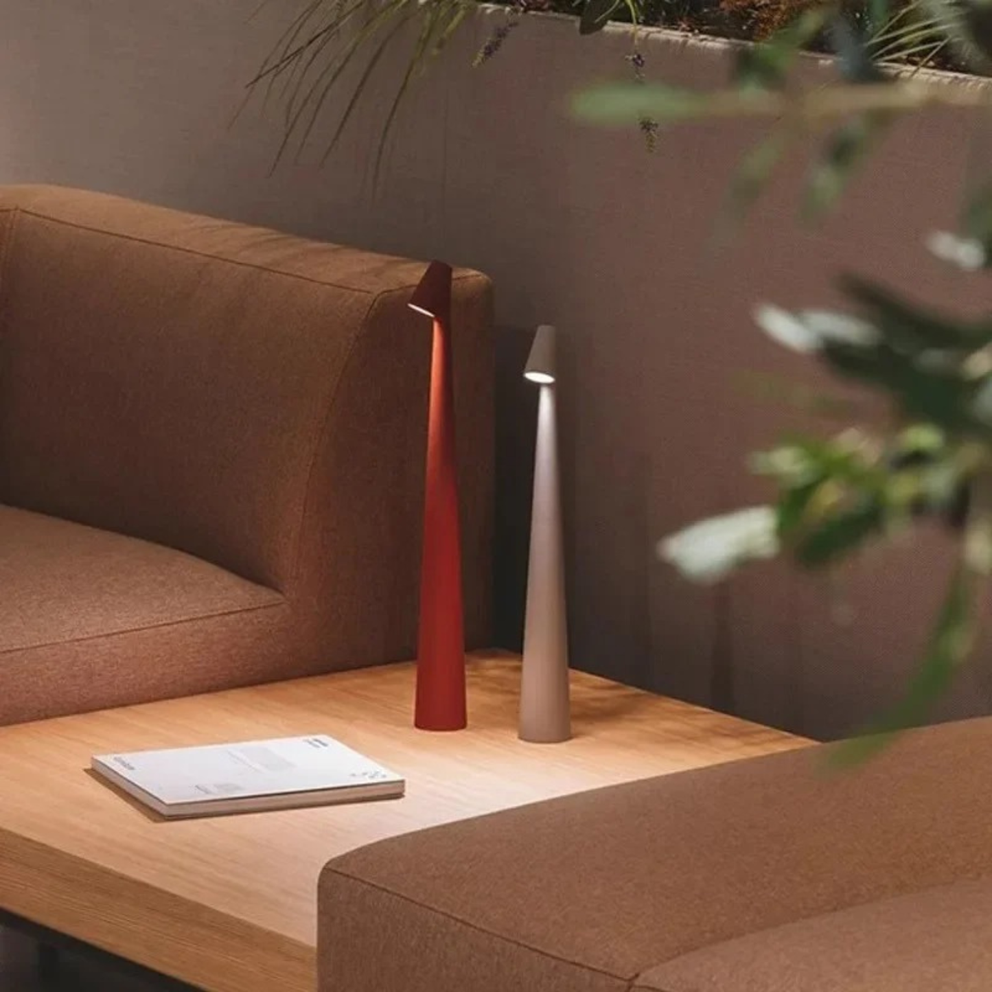 Lampe de table cône nordique minimaliste moderne - Veilleuse de bureau LED effilée