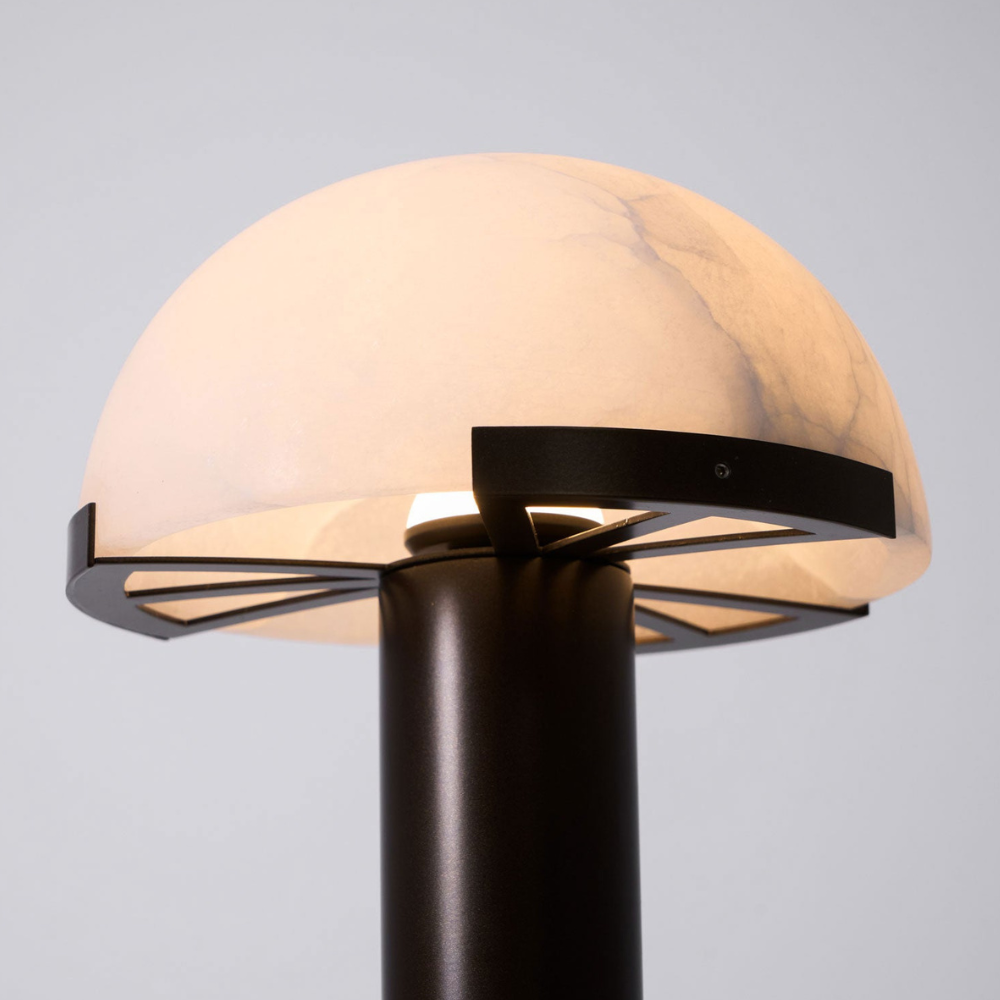 Glas- und Alabaster-Kuppeltischlampe mit Metallfuß – Mid-Century-Modern