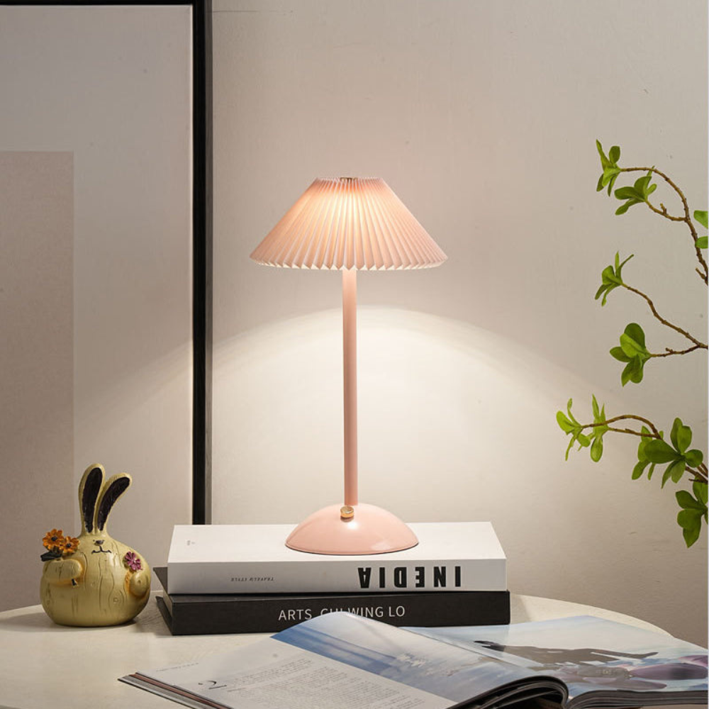 Lampe de bureau en métal avec abat-jour en tissu plissé scandinave, alimentée par USB