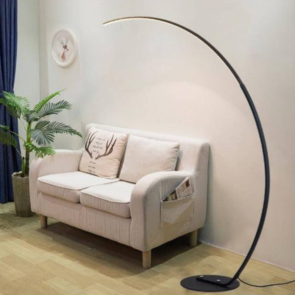 Bogen-Stehleuchte mit mattem Aluminiumgestell und dimmbarer LED – Zeitgenössische Wandleuchte