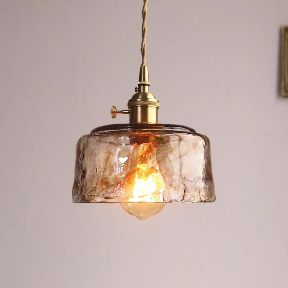 Pendelleuchte aus gehämmertem Glas mit welliger Struktur – Vintage-Messing-Stil