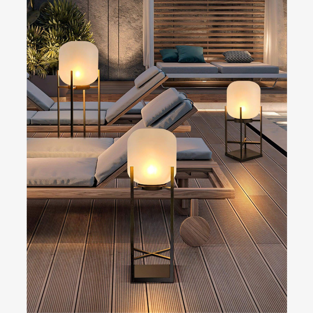 Lampadaire avec base résistante aux intempéries intégrant LED et gradation à distance