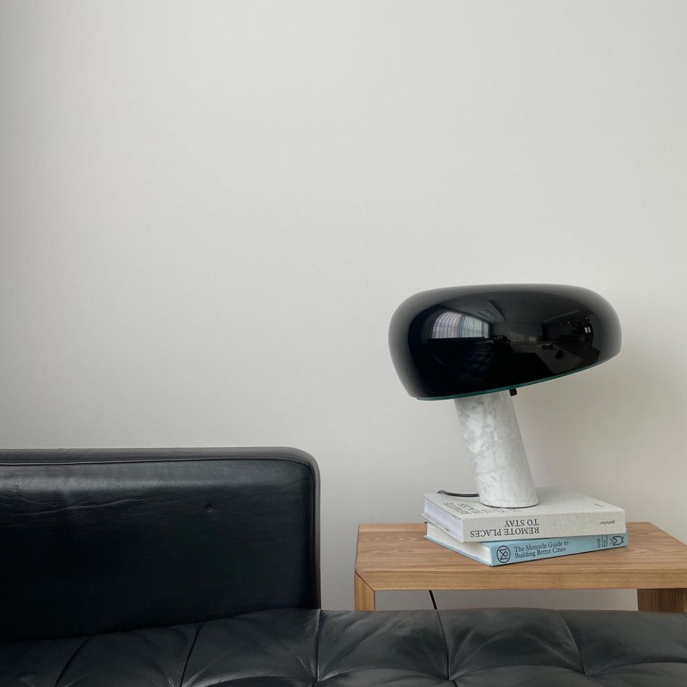 Architektonische Marmor-Basis-Akzentlampe – Minimalistische glänzende Steinsäulenleuchte