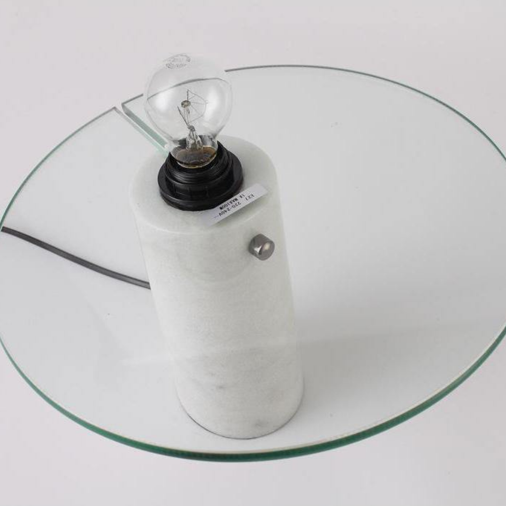 Architektonische Marmor-Basis-Akzentlampe – Minimalistische glänzende Steinsäulenleuchte