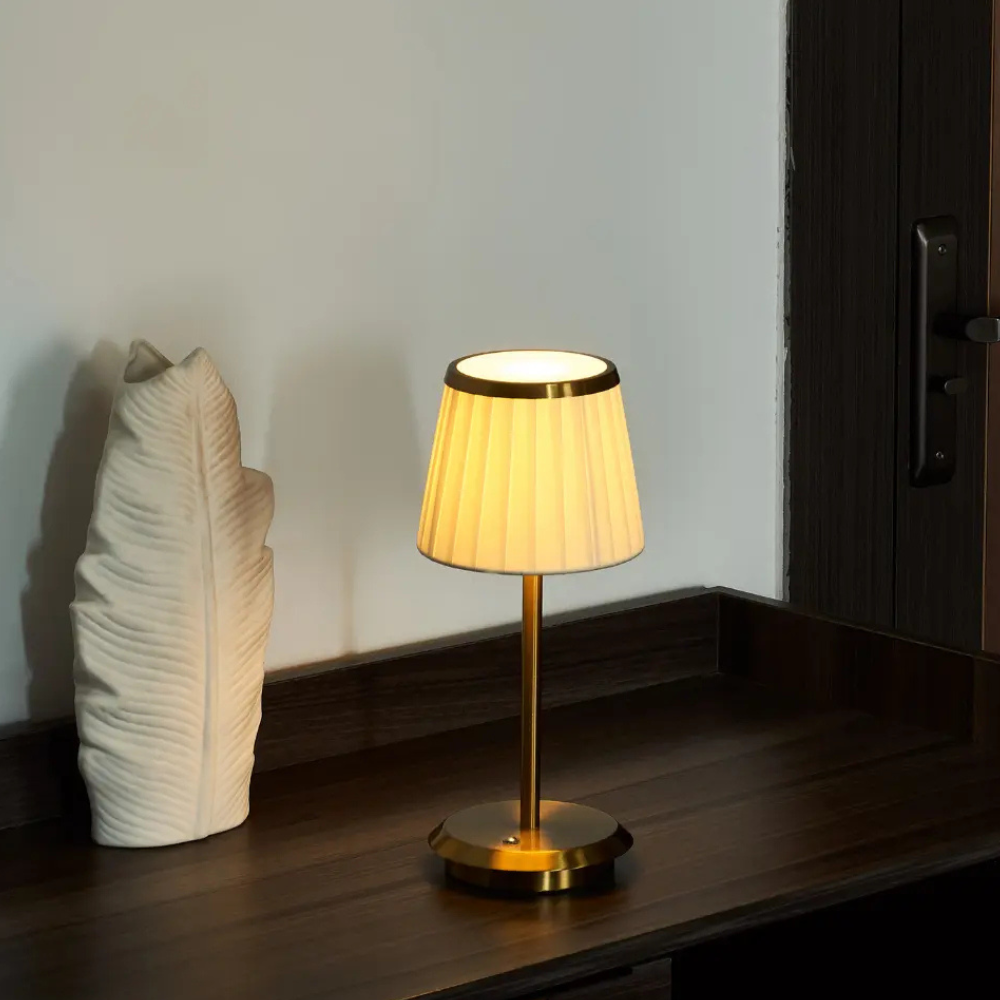 Wiederaufladbare Schreibtischlampe mit Eisenfuß – Tragbarer Art-Déco-Stil