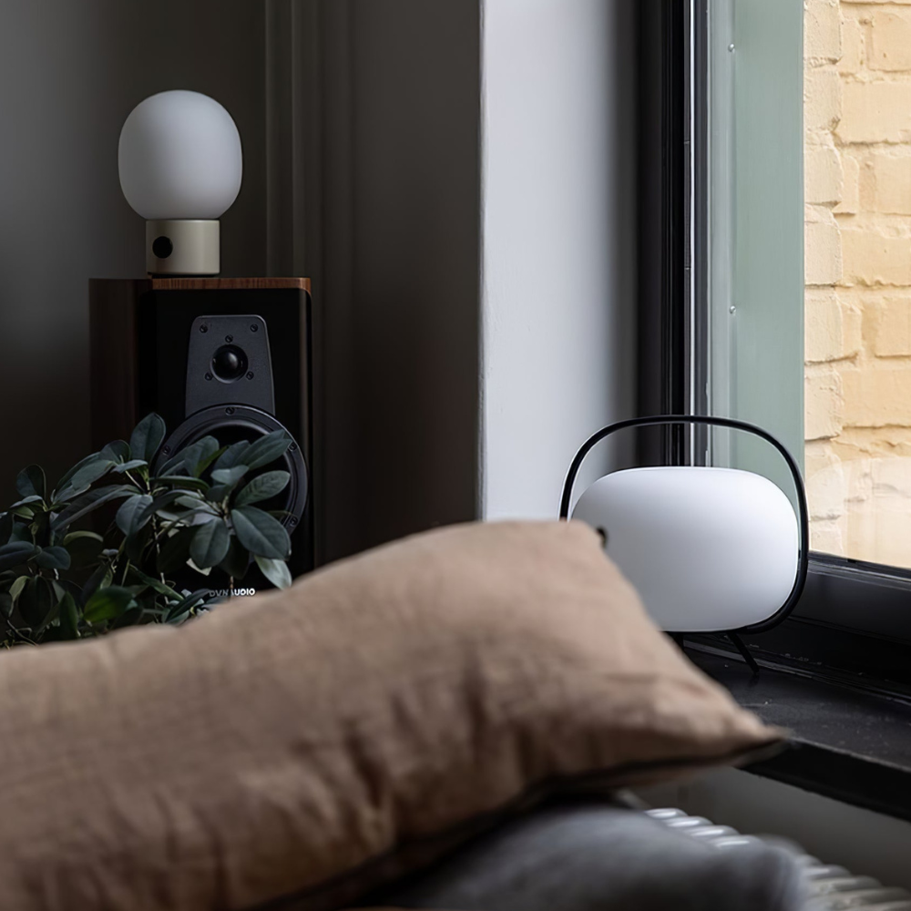 Moderne japanische Tischlaterne – Minimalistische mattierte Glas-Stimmungsleuchte